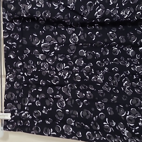 Wide-Leg Pants with Gray Floral Pattern - Picture 4 of 4